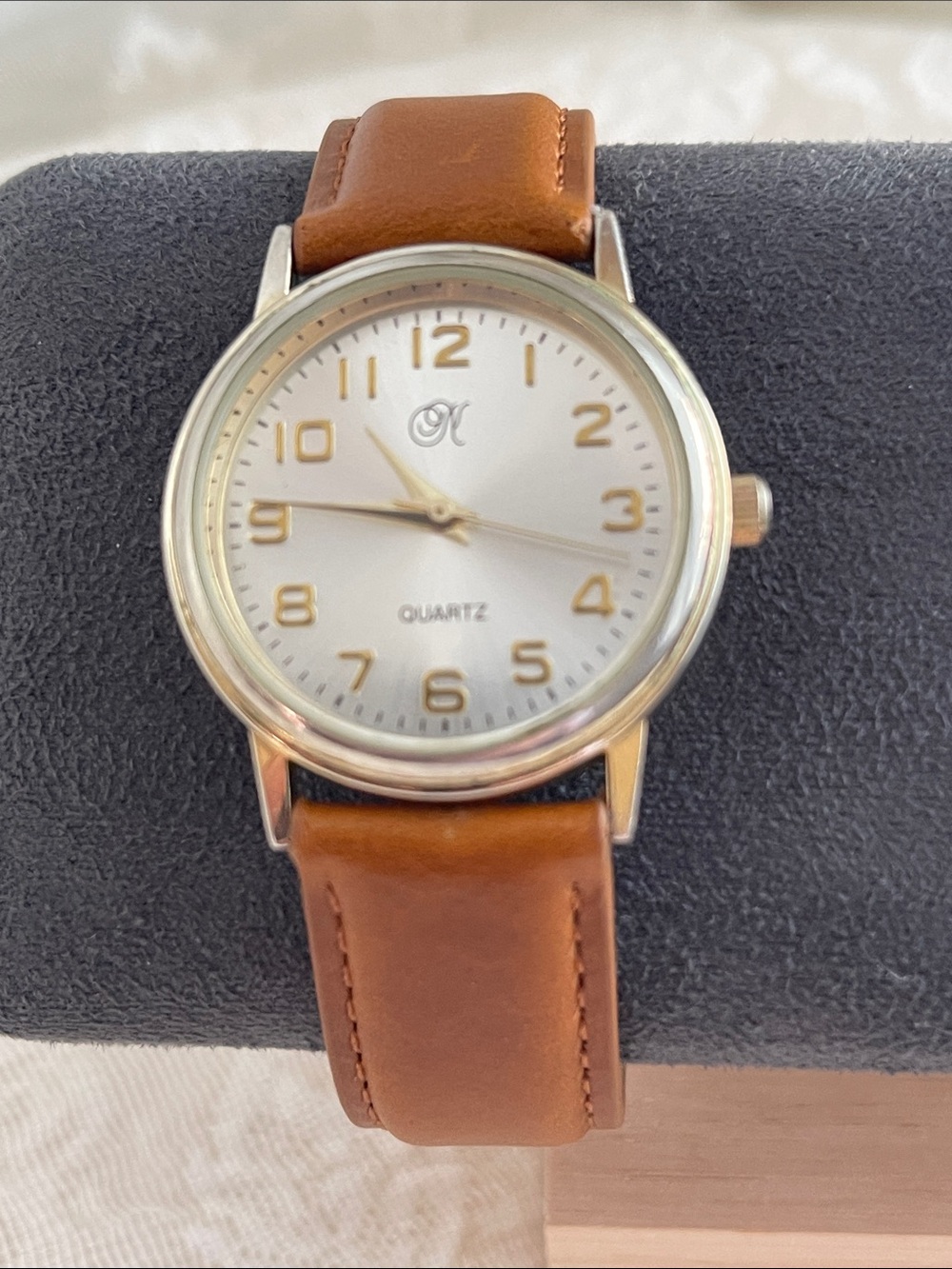 Men’s Brown Leather Strap Quartz Watch with Gold-Tone Accents